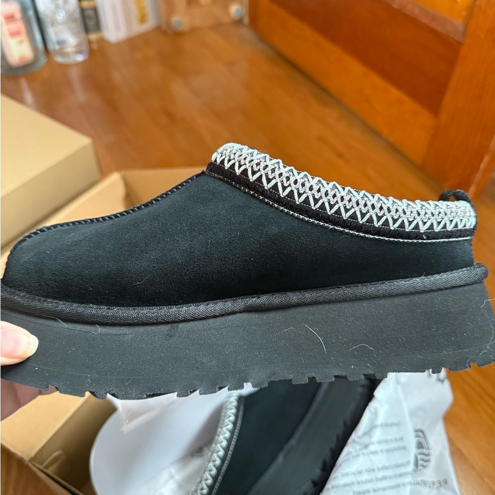 Women's Black Slip-On Shoes Uggs size 7